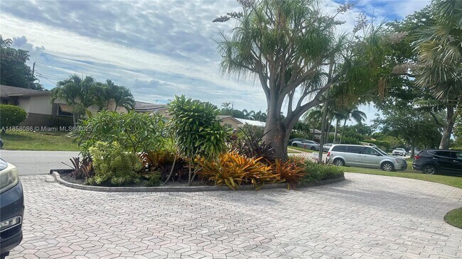 5771 NE 19th Terrace, Fort Lauderdale, FL 33308 - photo 2