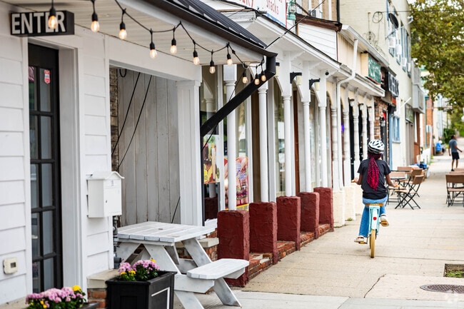 It's very easy to get to downtown Oyster Bay from Upper Brookville.