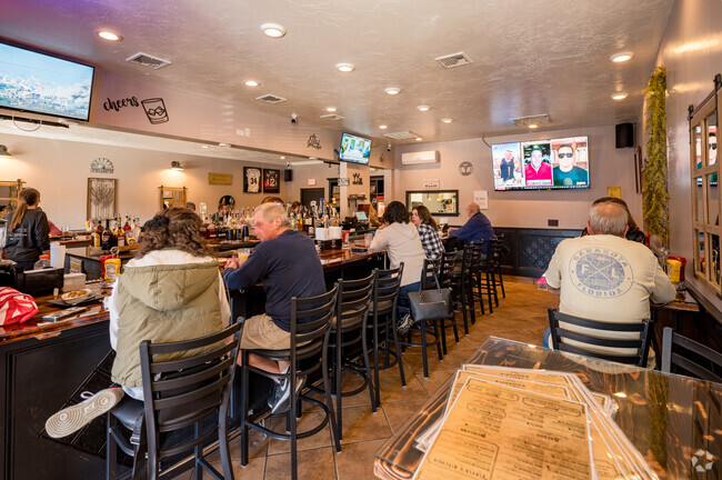 Woodstock Tavern is a modernized tavern that gathers locals for lunch and dinner.
