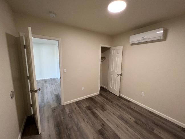 942 N Van Ness Ave, Fresno, CA 93728 - photo 3