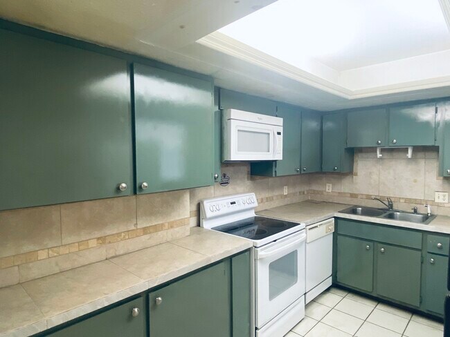 521 NE 24th Place, Cape Coral, FL 33909 - photo 2