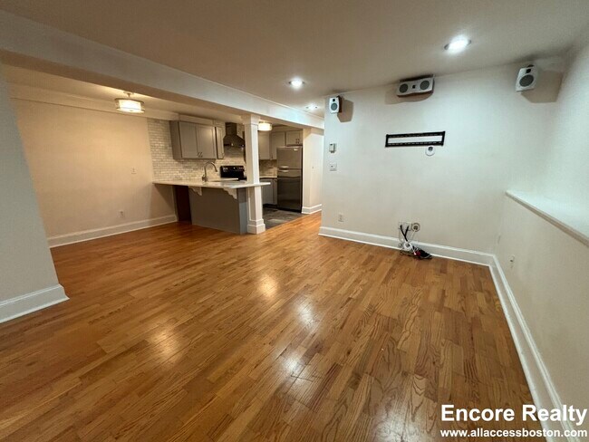 519 Columbus Ave unit 519, Boston, MA 02118 - photo 5