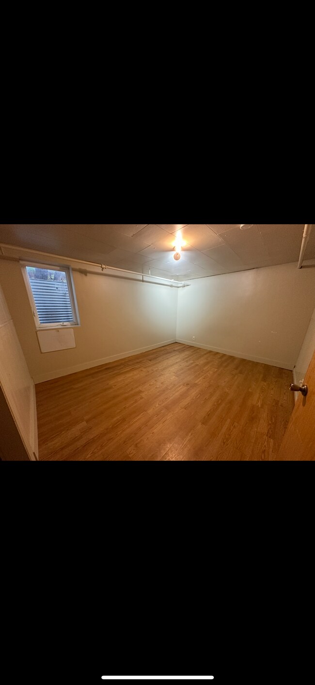 711 16th St NW unit 3, Minot, ND 58703 - photo 4