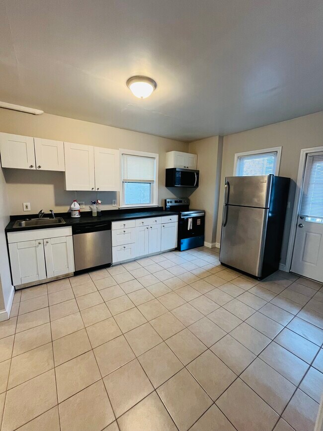 545 Heath St Unit 1, Chestnut Hill, MA 02467