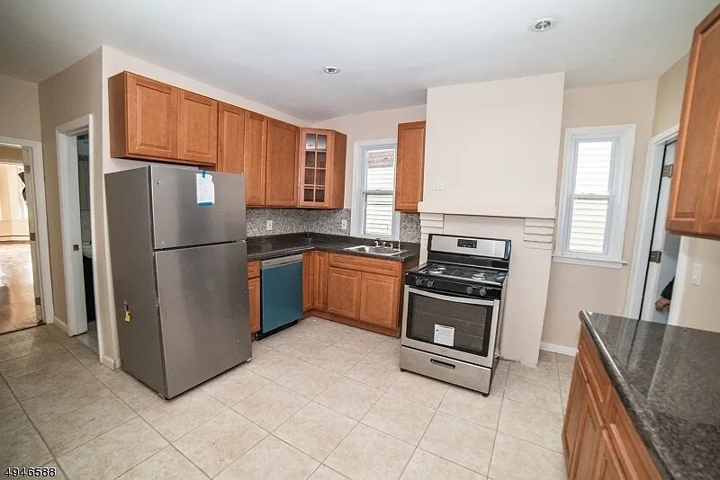 889 S 14th St unit 889 S 14th St Newark, Newark, NJ 07108 - photo 1