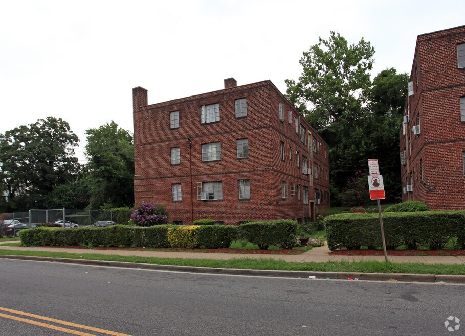 1550 27th St SE, Washington, DC 20020 - photo 1