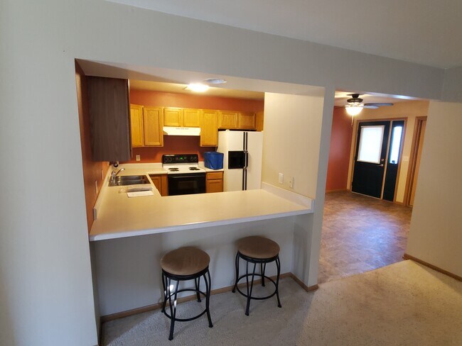 967 Roseland Dr unit 2, Kewaskum, WI 53040 - photo 5