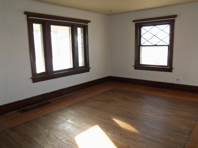 1301 Grant Ave, Waterloo, IA 50702 - photo 7