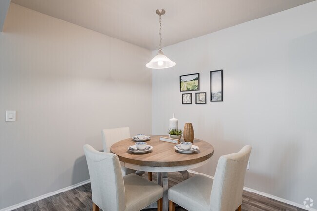 2BR, 1BA - 900SF - Dining Area