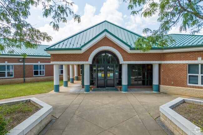 Ruckersville Elementary School gets a B- from Niche and serves grades preschool-5.