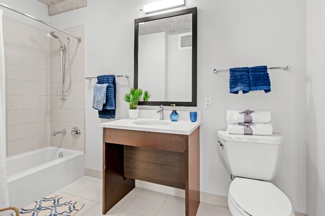 5 S Green St, Chicago, IL 60607 - photo 2