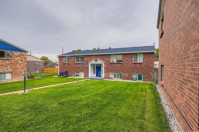 2356 S Linden Ct unit C, Denver, CO 80222 - photo 2