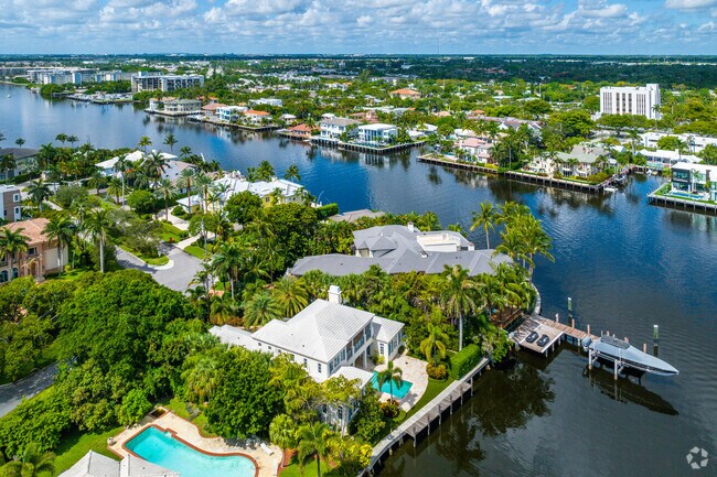 Delray Beach is sandwiched between the intercoastal and the Atlantic Ocean.