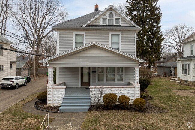 Queen Anne-influenced Victorian homes are found throughout Dover, Ohio.
