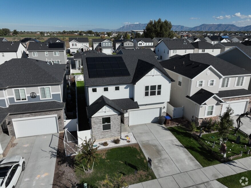 4578 W 1150 S, Clearfield, UT 84015 - photo 2