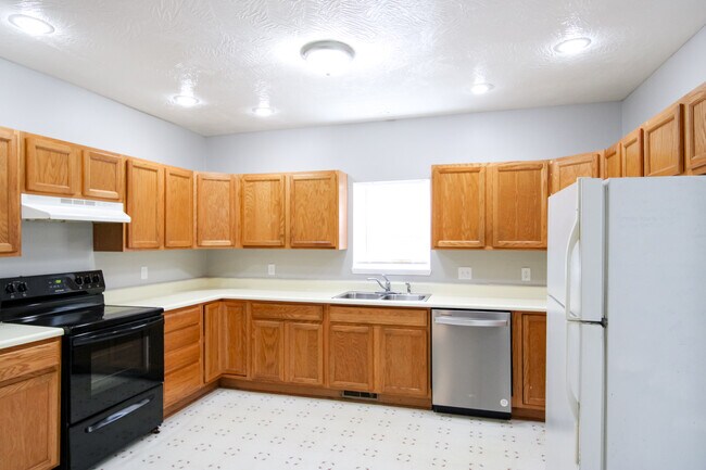 613 S Main Ave, Springfield, MO 65806 - photo 4