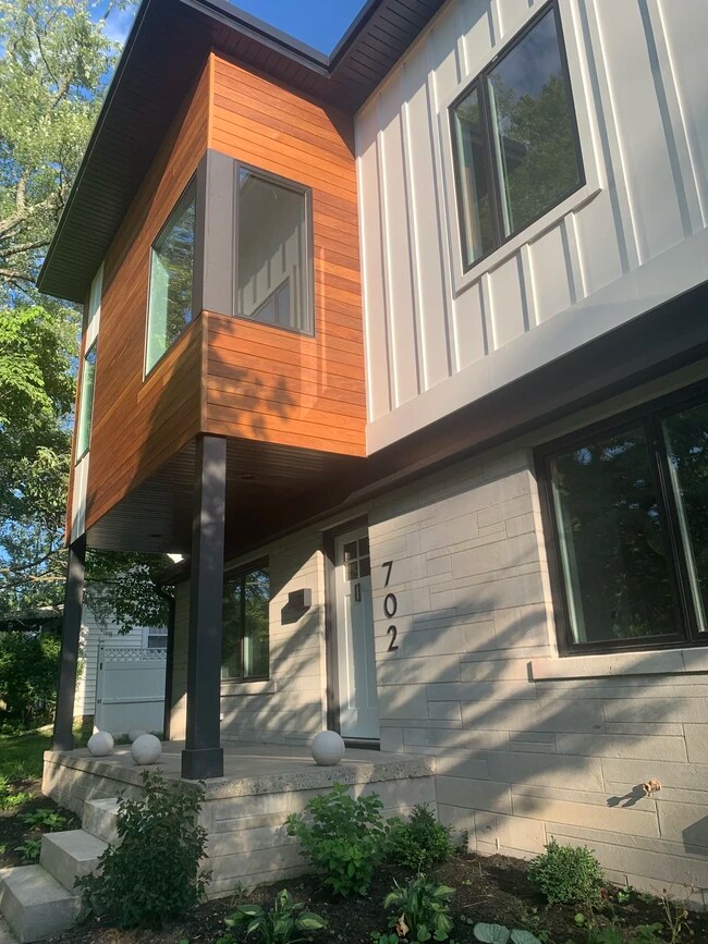 702 E Maxwell Ln, Bloomington, IN 47401