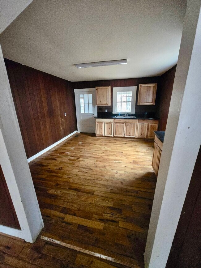 606 M St, North Wilkesboro, NC 28659 - photo 3