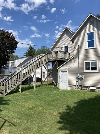 101 Park St N Unit upper, Minnesota Lake, MN 56068