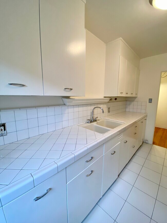 1935 1/2 Palmerston Place unit 1935.5, Los Angeles, CA 90027 - photo 5