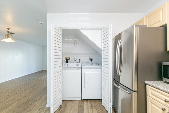 159 Hidden Court Rd, Hollywood, FL 33023 - photo 4