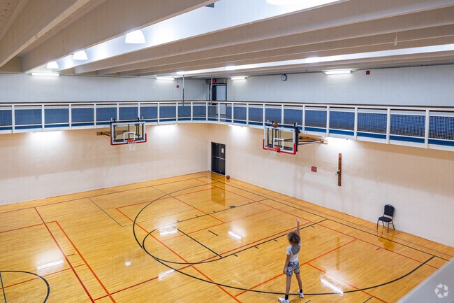 Old Town Chicago residents can play basketball and other sports at RIFAC close by.