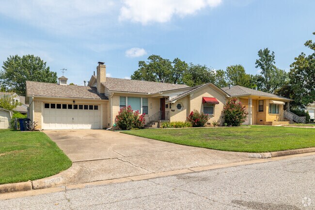 Effortless living in Florence Park South's minimal ranch-style homes.