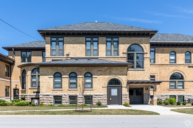 Your kids will enjoy learning in the inspiring atmosphere of Smith Elementary School.