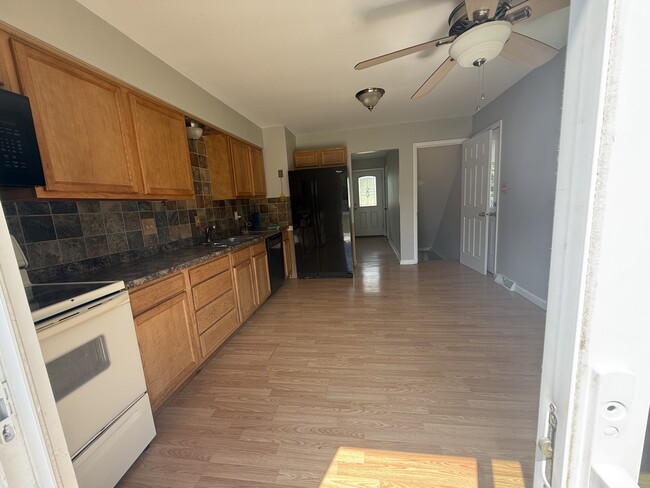 3399 Clime Rd, Columbus, OH 43223 - photo 3