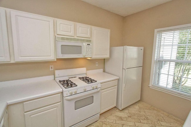 3803 Berkeley Crossing, Duluth, GA 30096 - photo 5