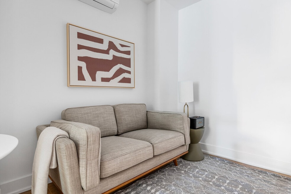 307 W 39th St unit FL2-ID2110, New York, NY 10018 - photo 1