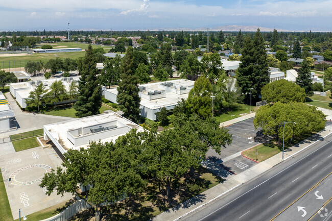 Lincoln Elementary School is a large campus in Northeast Fresno.