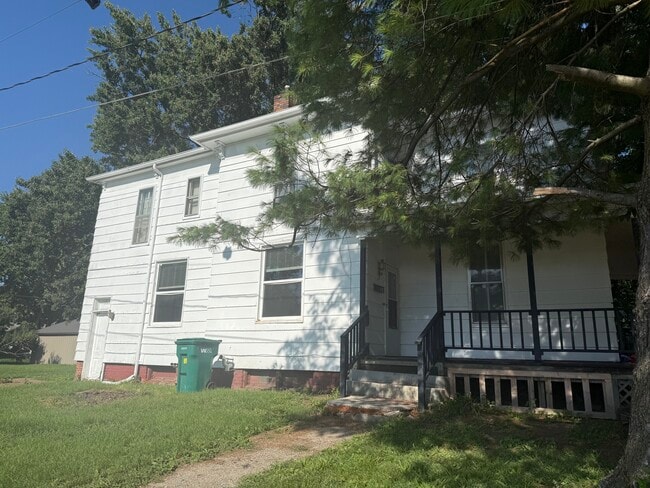 409 W Hempstead Ave unit B, Fairfield, IA 52556 - photo 2