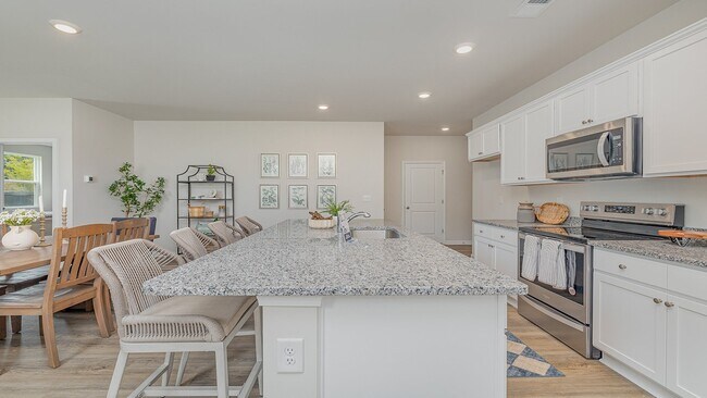 3005 Royal Bluff Ln unit 36209740, Florence, SC 29505 - photo 6