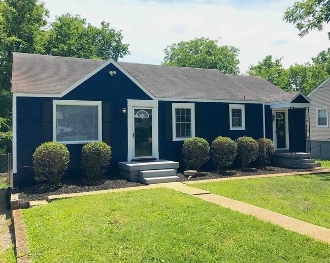 2502 Woodyhill Dr, Nashville, TN 37207 - photo 2