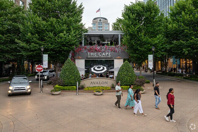 Avalon in Alpharetta is a popular shopping destination close to Brookfield West.