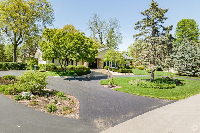 Many homes in Creekside have well-landscaped yards.