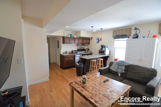 21-23 Weitz St unit 3, Boston, MA 02134 - photo 2