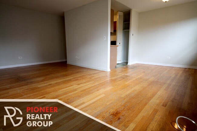 502 W Briar Place unit 510-504, Chicago, IL 60657 - photo 5