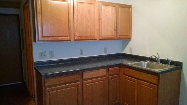 GLEN PLACE APARTMENTS, Duluth, MN 55806 - photo 2