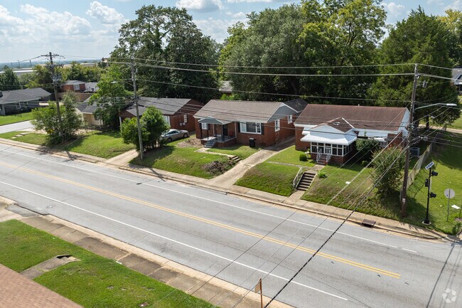 Homes in Carver Heights are graciously spaced between eachother.