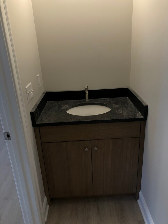 95 Bristol St Unit 3D, Waterbury, CT 06708