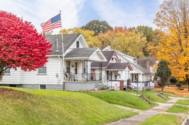 Many homes in Struthers feature bungalow style front porches.