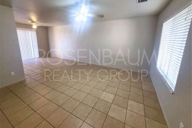 8585 W Santa Cruz Blvd unit 8585, Arizona City, AZ 85123 - photo 4