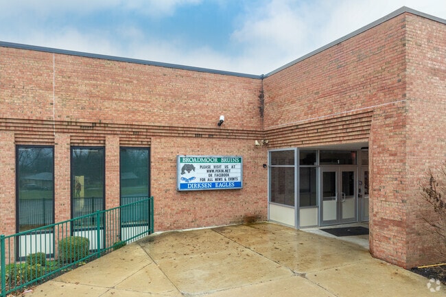 Dirksen Elementary School has a student-teacher ratio of 14 to 1.
