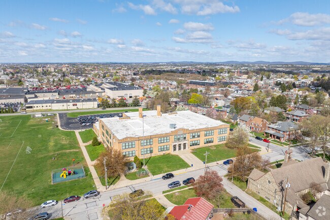 Davis School is a public elementary school located in eastern York.