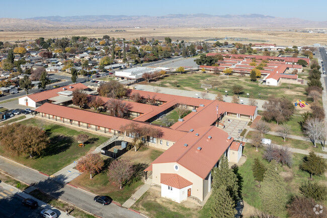 A scenic view of Sunset Elementary School in Coalinga.