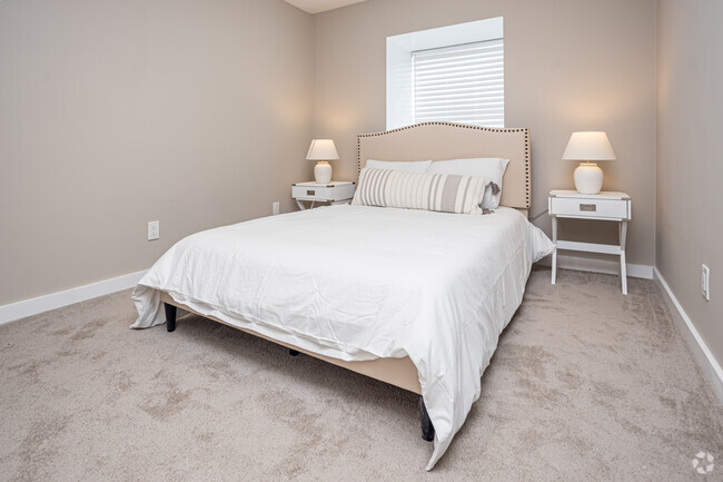 1BR, 1BA - 735SF