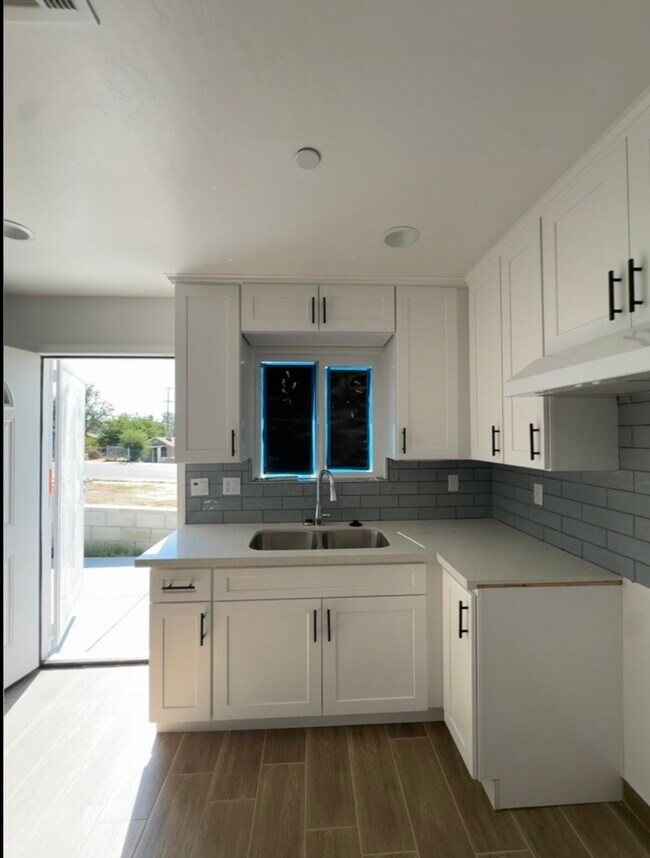 1128 Jefferson St, Bakersfield, CA 93305 - photo 2