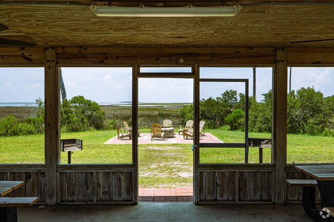 Step out onto a private getaway 20 minutes outside Port Saint Joe.